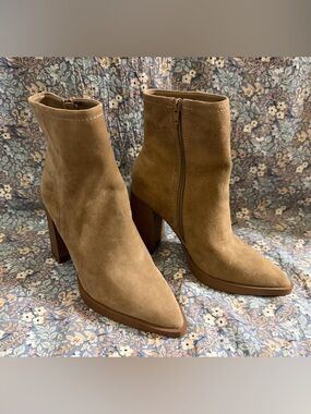 Steve Madden Harden Pointed-Toe Booties in Sand Suede